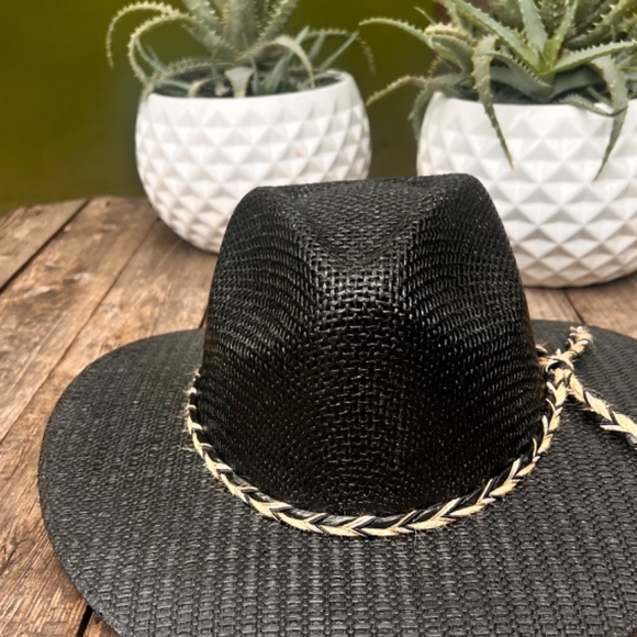 FEDORA IN BLACK SIZE M